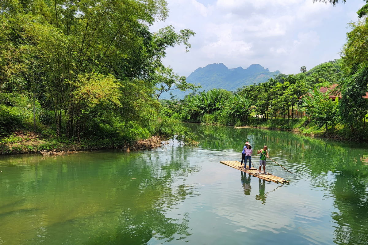 Enjoy a peaceful scenery at Lam Thuong (2) Enjoy a peaceful scenery at Lam Thuong