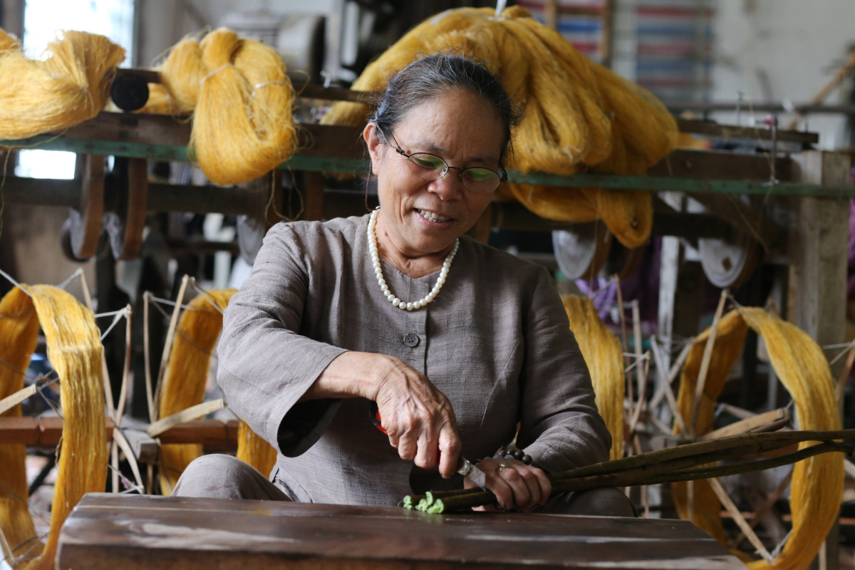 lotus fibers silk weaving Vietnam