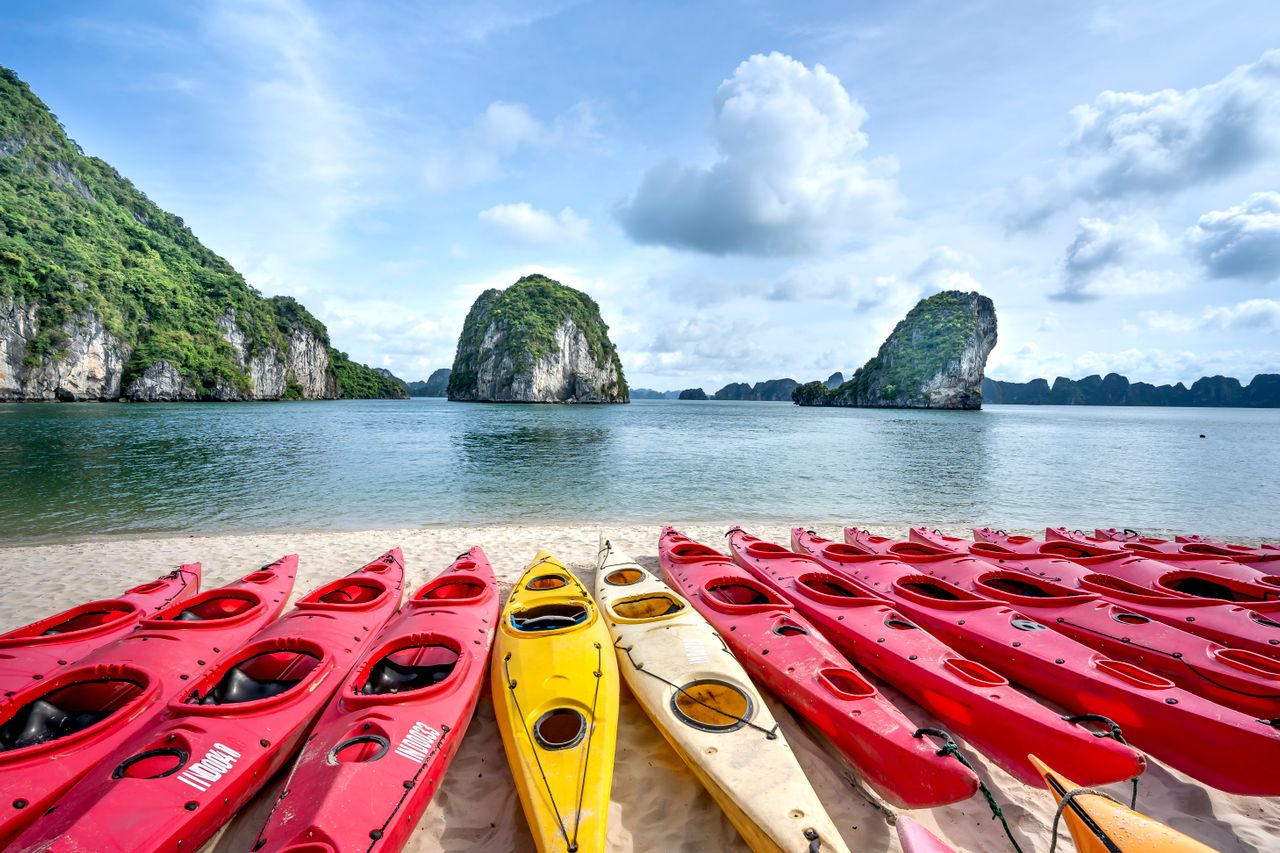 Ha-long-bay-kayaking Kayaking in Ha Long Bay
